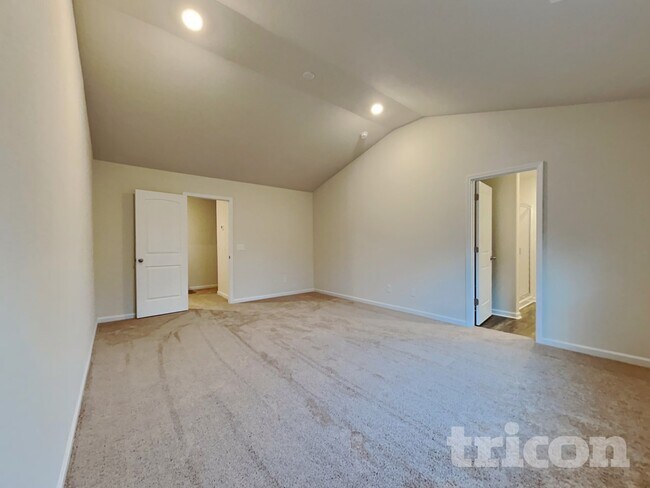 Photo - 2136 Southlea Dr