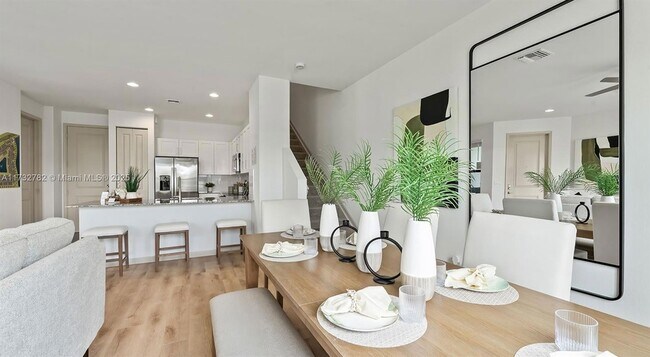 Photo - 5600 NW Coventry Cir