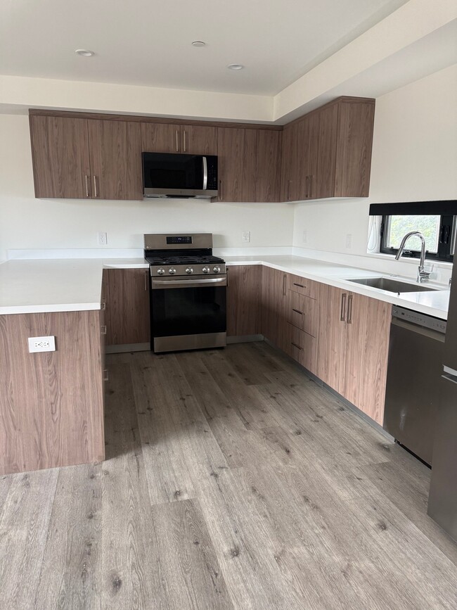 Photo - 5923 Laurel Canyon Blvd