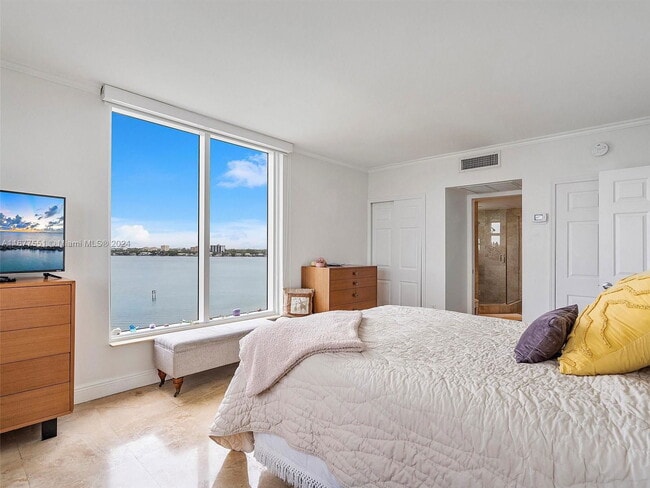 Photo - 10350 W Bay Harbor Dr