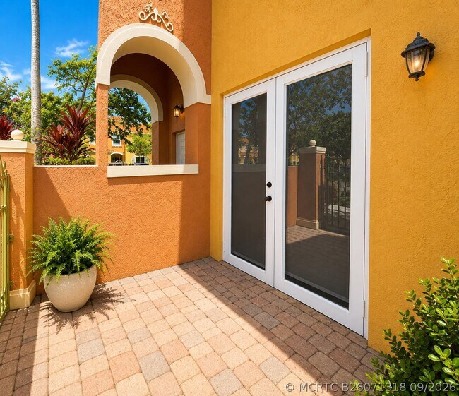 906 SW 143rd Ave