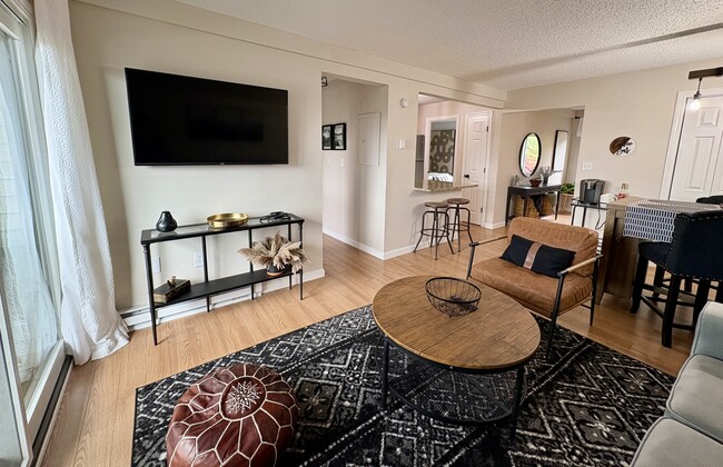 Building Photo - 144 Treetop Cir Unit 825