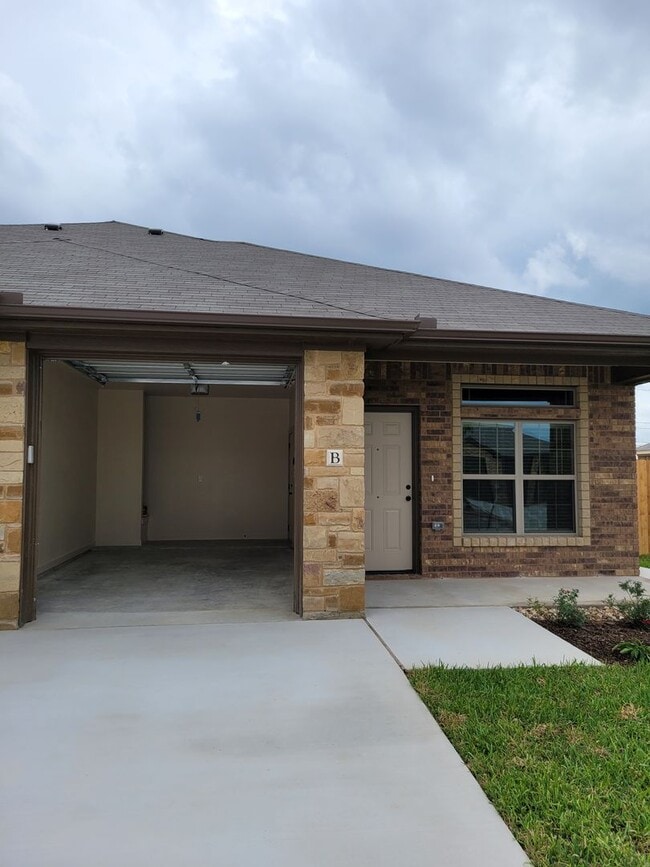 Photo - 1909-B Caspian Trail - Move in Ready!