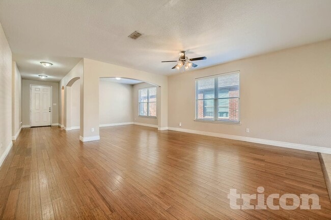 Photo - 1735 Oak Glen Dr