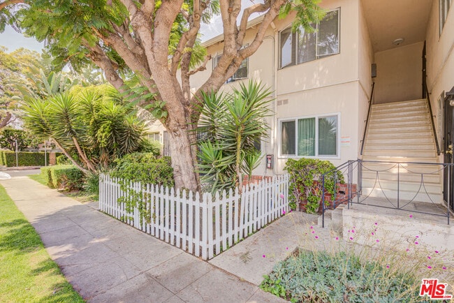 Photo - 11825 Iowa Ave Unit 4