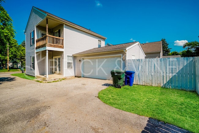 Building Photo - 1658 S Champion Ave Rental