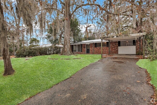 Building Photo - Adorable 3bed 2bath home with a huge yard!