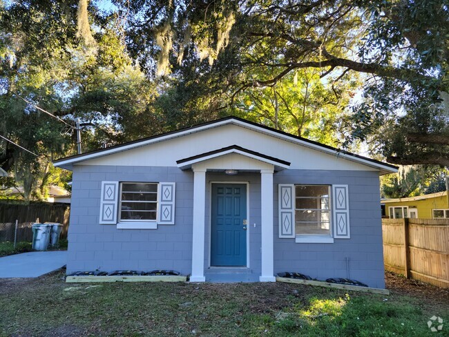 Building Photo - 208 Pine Ave Rental