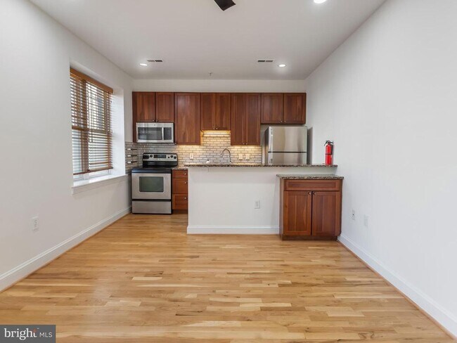 Photo - 1417 Chapin St NW Unit 207