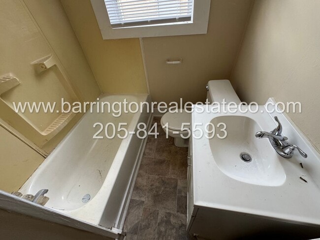 Photo - 726 19th St S