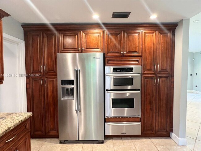 Photo - 15501 Dover Ct