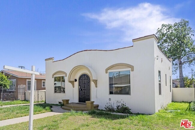 Building Photo - 1622 W 66th St Rental