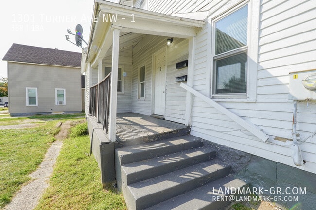 Building Photo - 1301 Turner Ave NW Unit 1 Rental