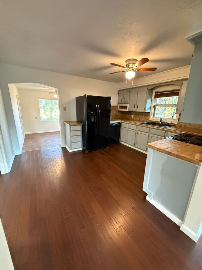 Photo - 1123 Carter St