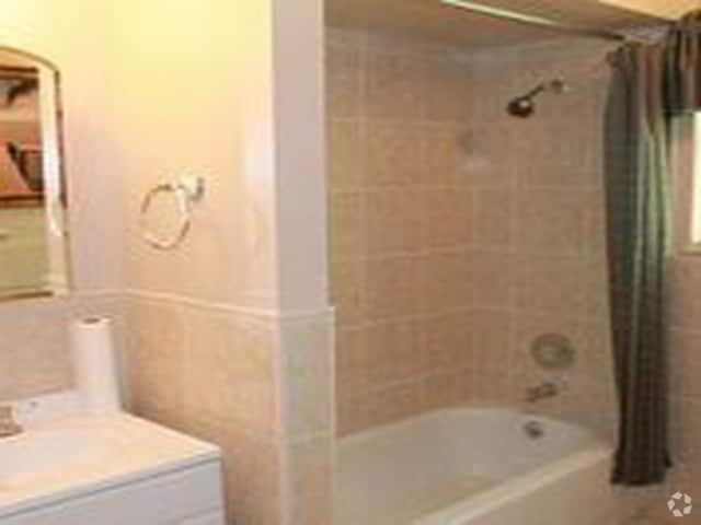 Bathroom - Colonial Manor Apartments