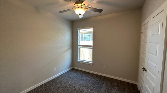 Building Photo - 9804 Grosbeak Ln