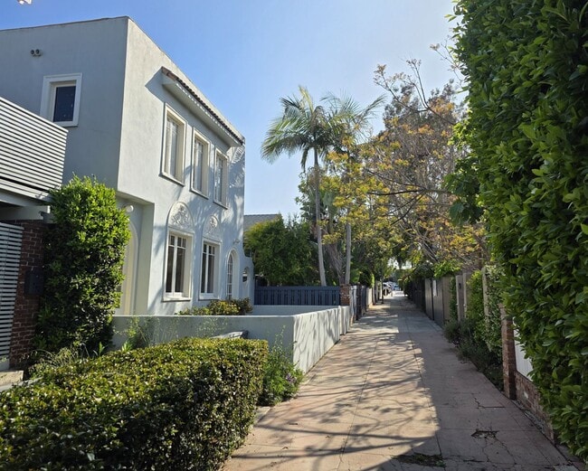 Photo - 124-128 Breeze Ave.-126 Unidad 126