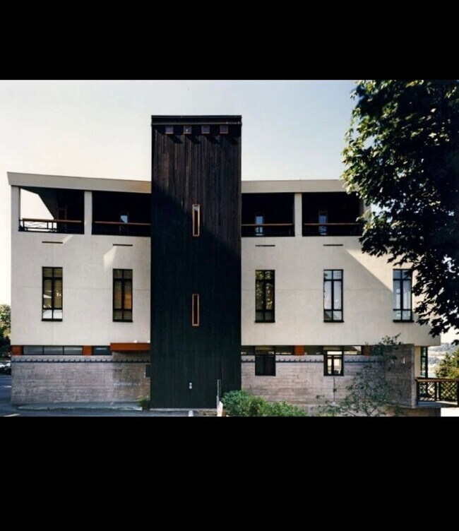 Building Photo - 3221271 Unit A