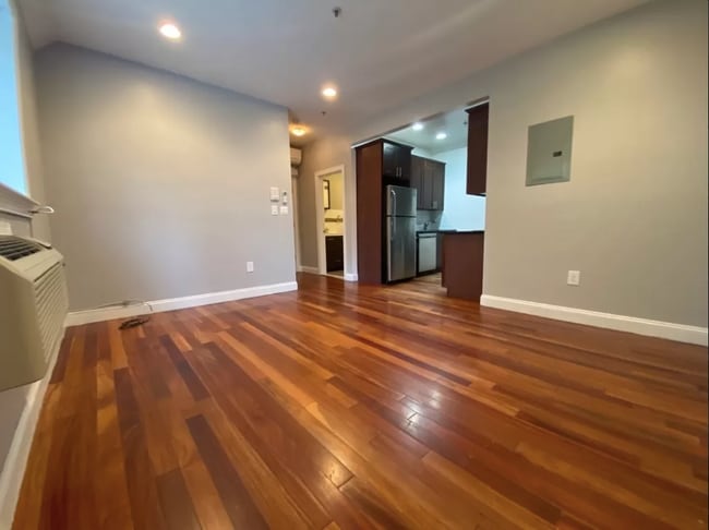 296 Willis Ave