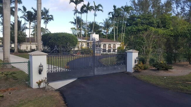 Building Photo - 11455 SW 82nd Ave