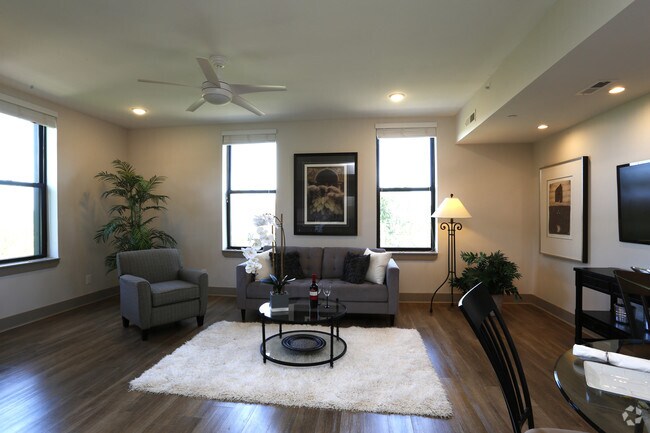 Photo - Lafayette 500