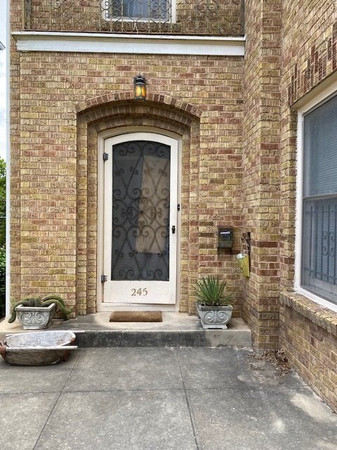 Photo - 245 E Lullwood Ave Unidad Front