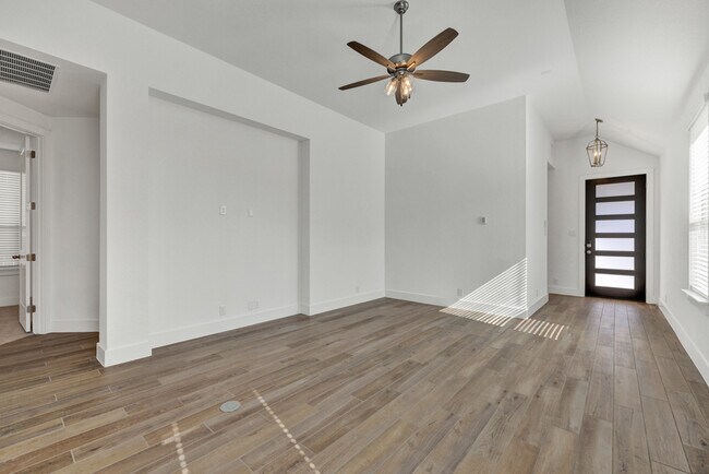 Photo - 1033 Easy Gruene