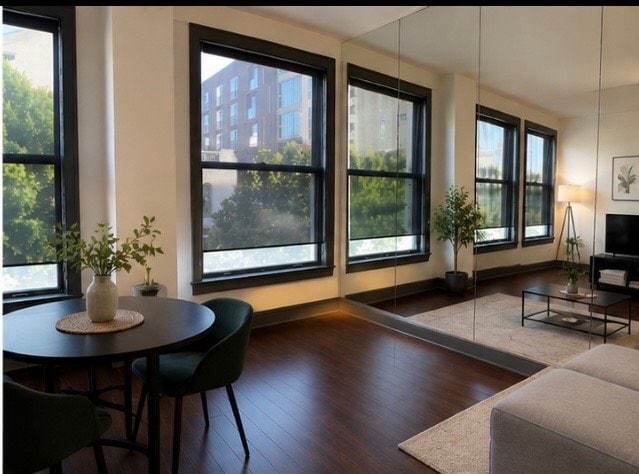 Photo - 108 W 2nd St Unidad 206