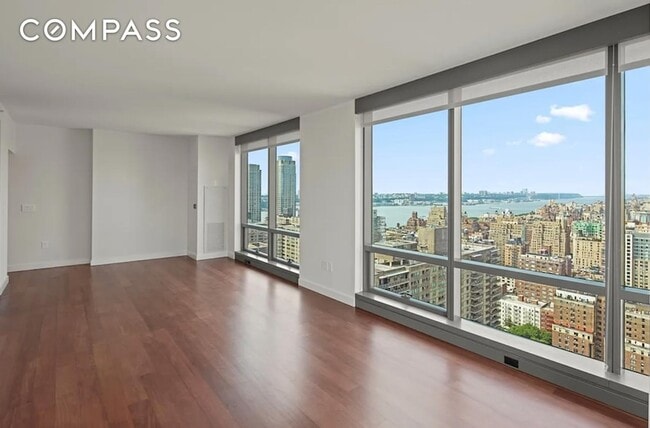 Photo - 200 W 67th St