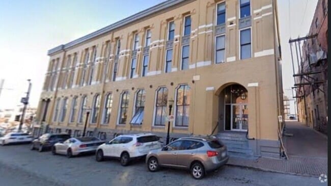Building Photo - Coming Soon: Stylish Loft in the Heart of ... Unit 304