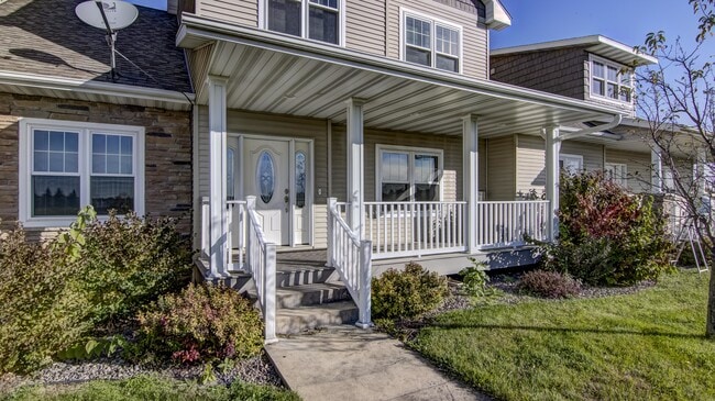 Building Photo - 956 Parkland Dr