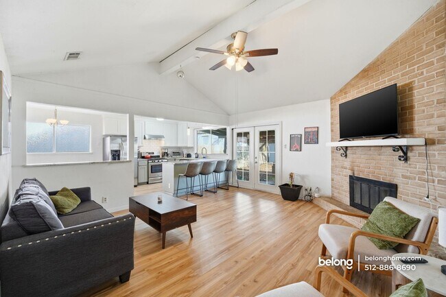 Photo - 802 Buckingham Pl