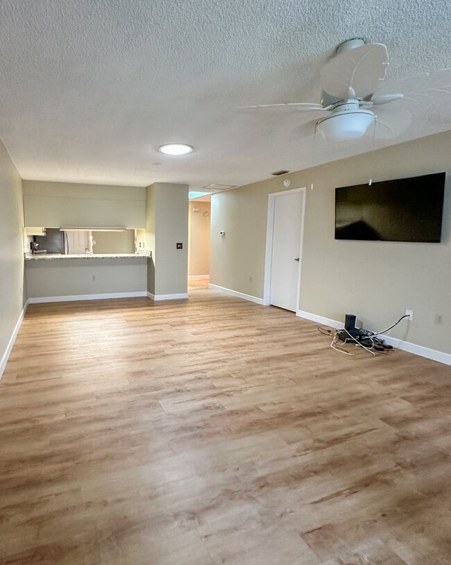 Photo - 6810 Royal Cres St
