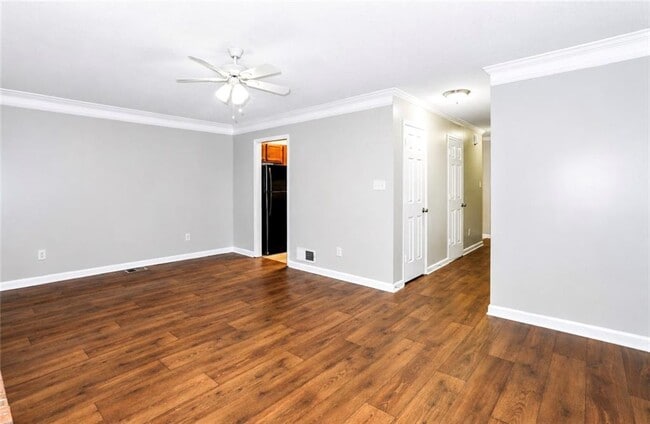 Photo - 120 Springstead Ct SW