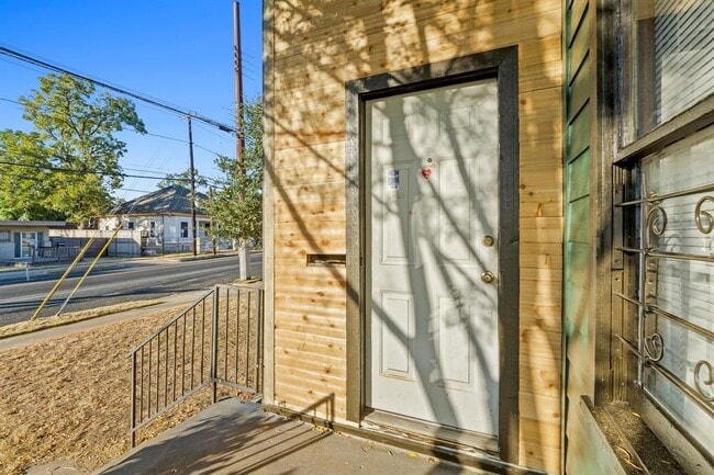 Photo - 1308 E 12th St