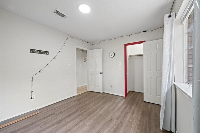 Photo - 17023 Enchanted Cir W