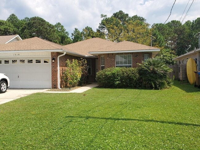 Building Photo - 1516 Oakhill Rd Rental
