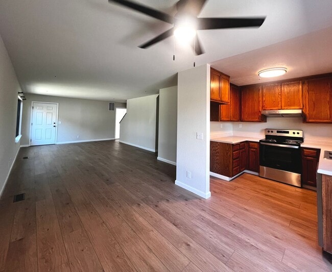Building Photo - Beautifully remodeled 3-bedroom, 1.5-bath ... Rental