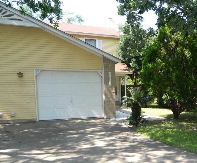Building Photo - K &amp; A Properties3 (8804 Springmail Cir) Unit A Rental