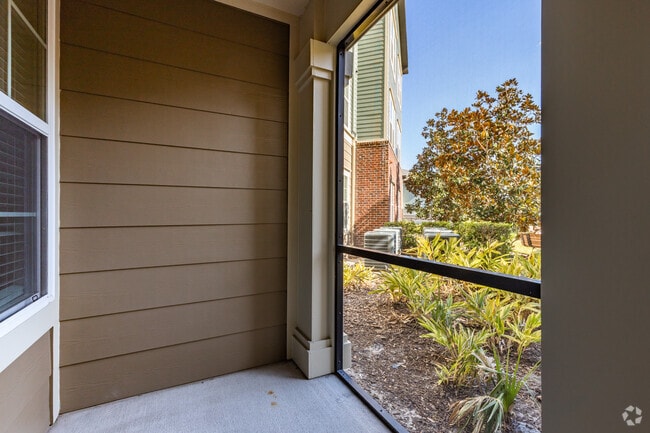 1 BR, 1 BA - 857SF