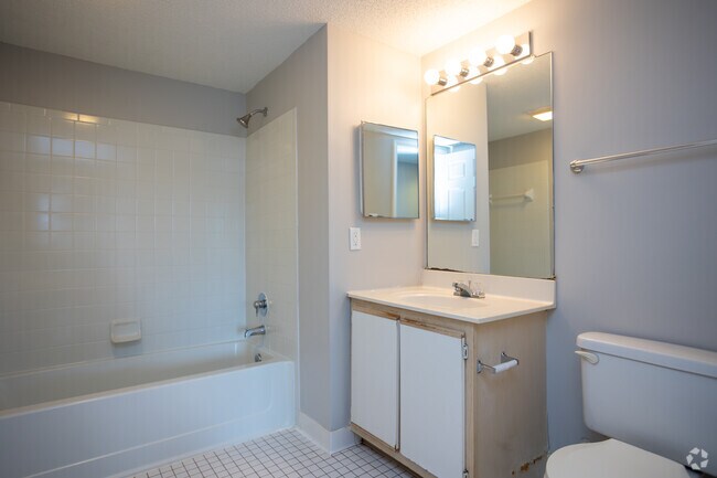 2BR,1BA - 933SF - Second Bathroom