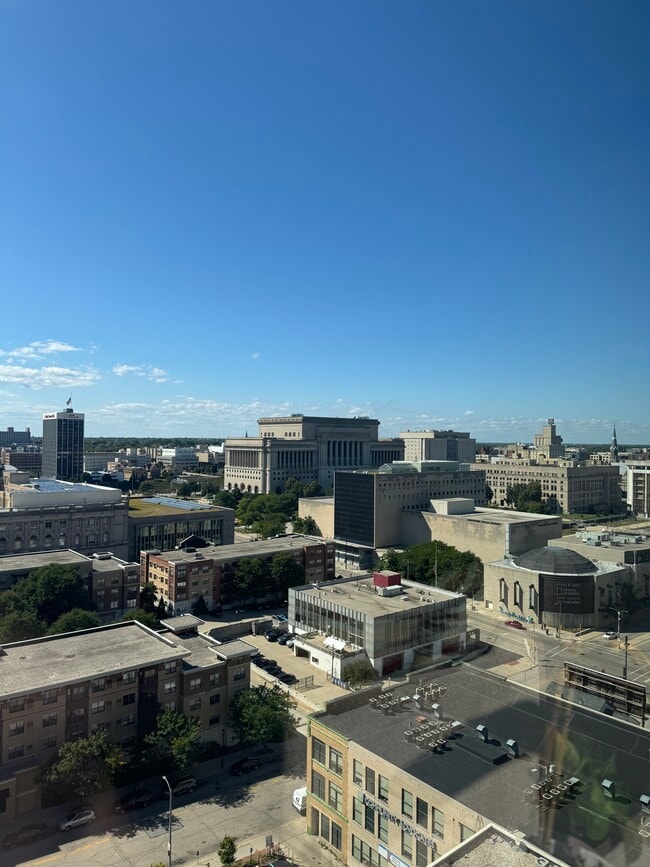 Photo - 606 W Wisconsin Ave Unidad 1501