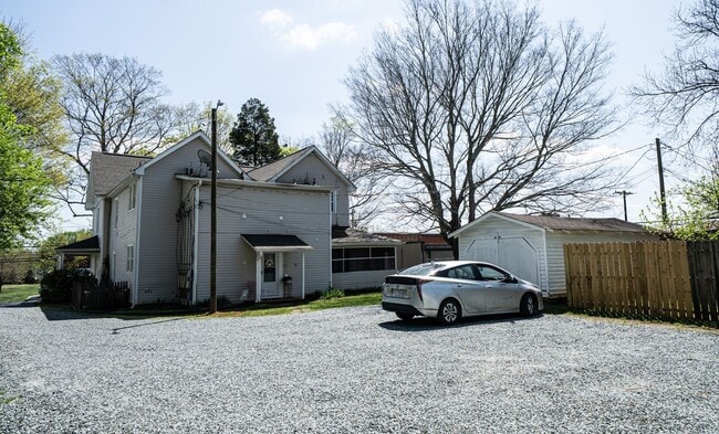 Photo - 1/2 Mo Off Special - Historic area - China Grove- 1 bed,1bath Unit