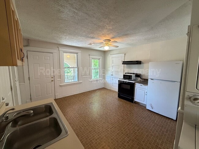 Photo - 179 Maple St Unidad 3