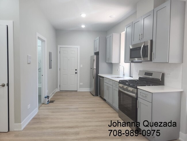 Photo - 440 W Belden Ave