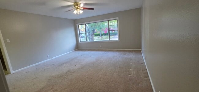 Living Room - 7943 Pecan Villas Dr