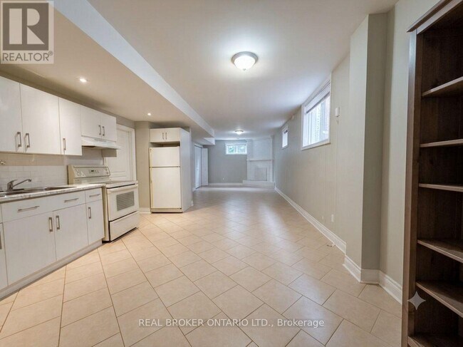 Photo - 5 Twinberry Crescent