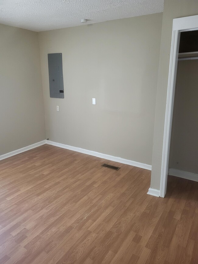 Photo - 125 E Locust St