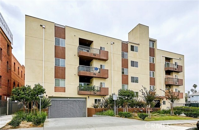 Building Photo - 1167 S Hoover St Rental