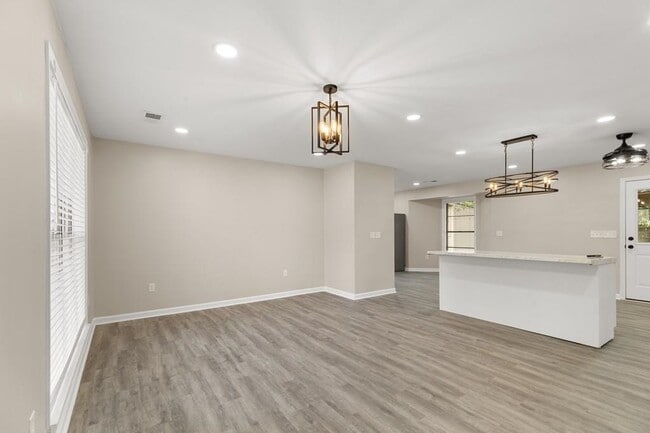 Photo - 908 N Roselawn Dr